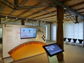 Naturkundemuseum Reutlingen Highlights beim Ausflugsziel Interaktive Station zu Vulkanen, Erdbeben, Wanderung der Kontinente