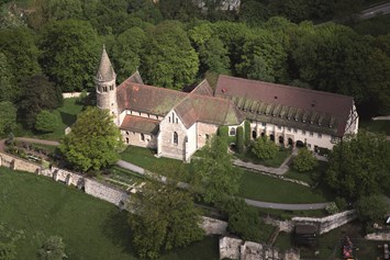 Ausflugsziel: Stauferfalknerei und Kloster Lorch