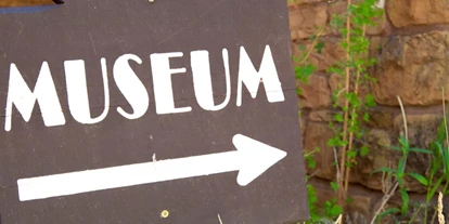 Reis met kinderen - Heiningen (Göppingen) - Symbolbild für Ausflugsziel Riffmuseum mit Geopark-Infostelle Gerstetten. Keine korrekte oder ähnlich Darstellung! - Riffmuseum mit Geopark-Infostelle Gerstetten