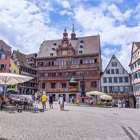 Ausflugsziel: Tübinger Marktplatz mit Rathaus
Foto Barbara Honner © Verkehrsverein Tübingen - Universitätsstadt Tübingen 
