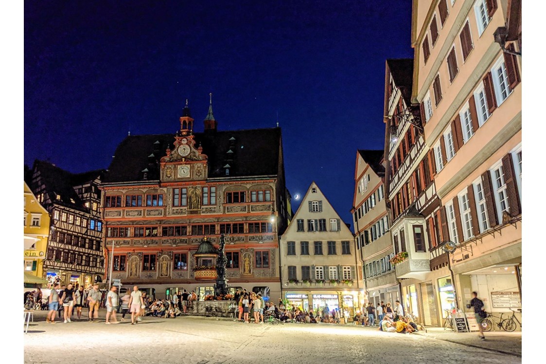 Ausflugsziel: Nightlife auf dem Tübinger Marktplatz
Foto Barbara Honner © Verkehrsverein Tübingen - Universitätsstadt Tübingen 