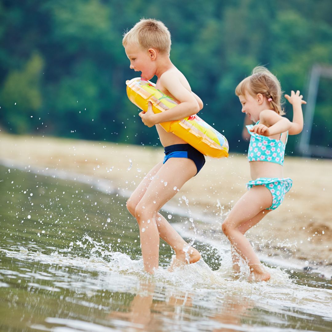 Reis met kinderen - Schömberg (Zollernalbkreis) - Symbolbild für Ausflugsziel Stausee in Oberdigisheim. Keine korrekte oder ähnliche Darstellung! - Stausee in Oberdigisheim