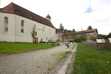 Ausflugsziel: Gestütsmuseum Klosterkirche Offenhausen