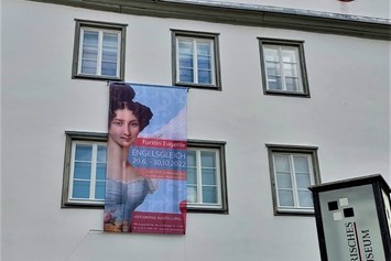 Ausflugsziel: Aktuelle Ansicht Ausstellung Engelsgleich Fürstin Eugenie - Hohenzollerisches Landesmuseum im Alten Schloss