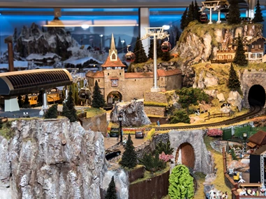 Ausflugsziel: Miniaturwelt mit Sima's café