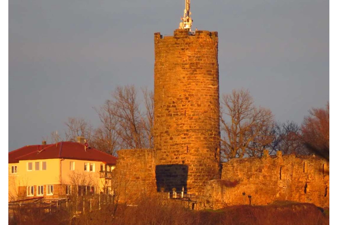Ausflugsziel: Symbolbild für Ausflugsziel Burg Staufeneck (Baden-Württemberg). - Burg Staufeneck