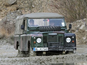 AdventureSteinbruch Highlights beim Ausflugsziel Fahrerlebnis Land Rover Defender 