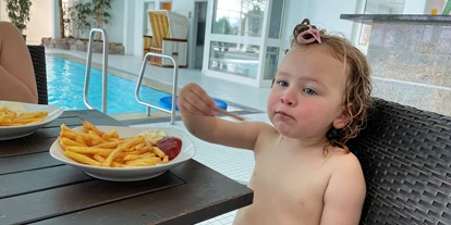 Voyage avec des enfants - Hüffenhardt - Pommes gehen immer. Sehr lecker.  - Hallenbad & Sauna Sachsenheim
