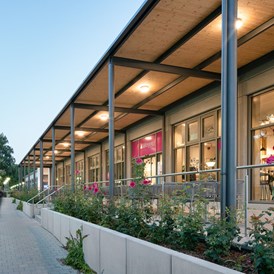 Ausflugsziel: Eingangsbereich mit Café Sahnehäuble und Shop FÜR DICH - Vita Classica Therme