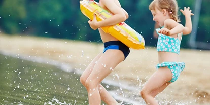 Viaggio con bambini - Bad Dürrheim - Symbolbild für Ausflugsziel Naturena Badesee (Baden-Württemberg). - Naturena Badesee