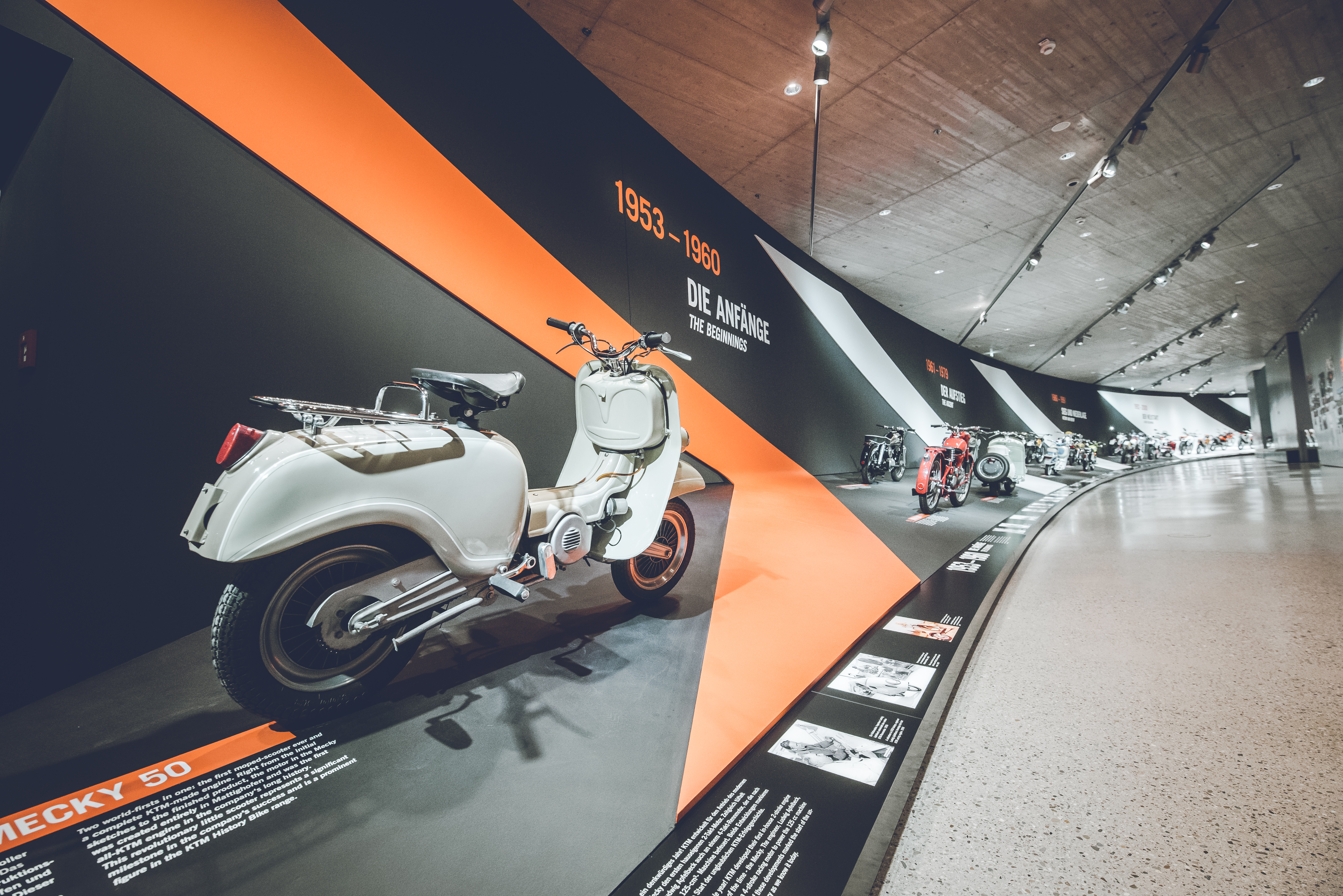 Voyage avec des enfants - Attersee am Attersee - In der KTM Motohall erlebst du Innovation und Technologie, die Geschichte von Europas gr&#246;&#223;tem Motorrad-Hersteller, sowie die Motorr&#228;der und Abenteuer unserer Motorsporthelden hautnah. - KTM Motohall