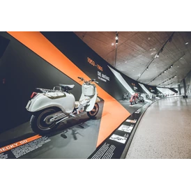 Ausflugsziel: In der KTM Motohall erlebst du Innovation und Technologie, die Geschichte von Europas größtem Motorrad-Hersteller, sowie die Motorräder und Abenteuer unserer Motorsporthelden hautnah. - KTM Motohall