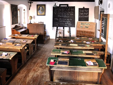 Ausflugsziel: Eine Schulklasse um 1900 - OÖ Schulmuseum
