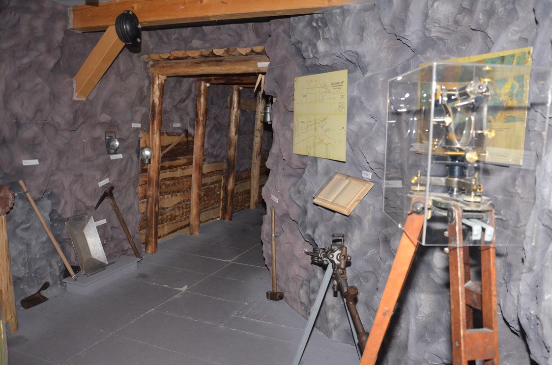 Ausflugsziel: Nachempfundenes Bergwerk - Bergbau- und Heimatmuseum - Knappenhaus  Unterlaussa
