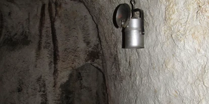 Viaggio con bambini - Felixdorf - In der nachgebauten Höhle ("KuMst-Höhle") im Museum (Foto M. Götzinger)  - Wienerwaldmuseum Eichgraben