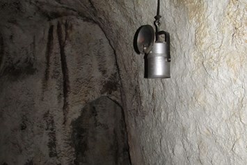 Ausflugsziel: In der nachgebauten Höhle ("KuMst-Höhle") im Museum (Foto M. Götzinger)  - Wienerwaldmuseum Eichgraben