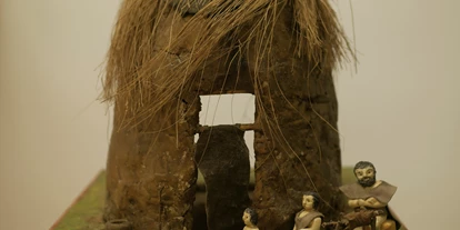Voyage avec des enfants - Hagenbrunn - Modell einer jungzeinzeitlichen Wohngrube; © LEMU, Foto schultz+schultz - LEMU - LANGENZERSDORF MUSEUM