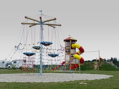 Ausflugsziel: Kletterturm mit Nestkörben - Kinderparadies Wirtshaus zur Minidampfbahn