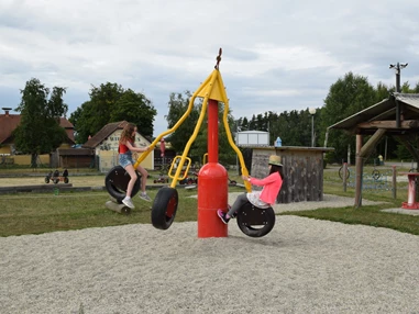 Ausflugsziel: 4-armige Krake - Kinderparadies Wirtshaus zur Minidampfbahn
