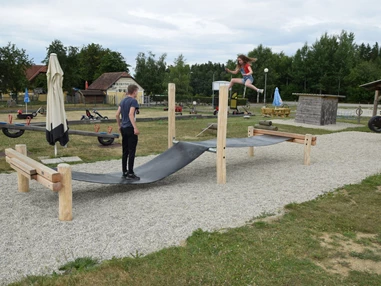 Ausflugsziel: Gummi-Wackelbrücke - Kinderparadies Wirtshaus zur Minidampfbahn