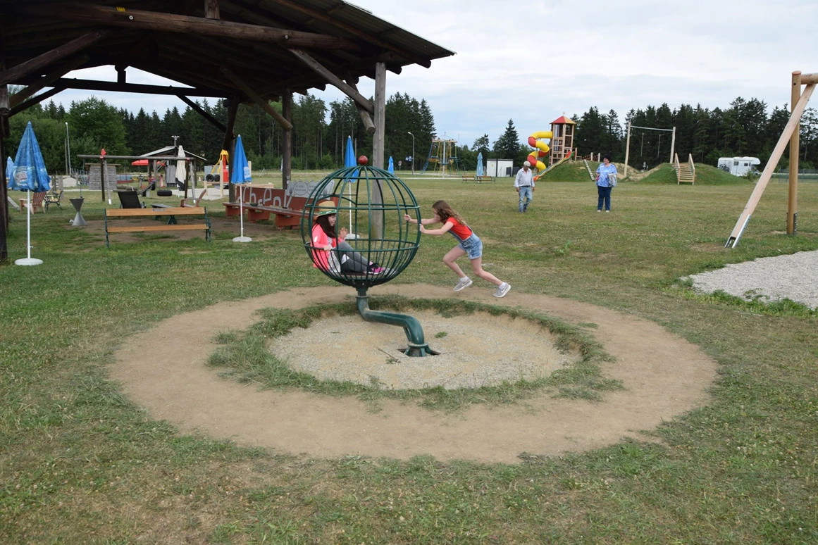 Ausflugsziel: Mini-Weltkugel - Kinderparadies Wirtshaus zur Minidampfbahn