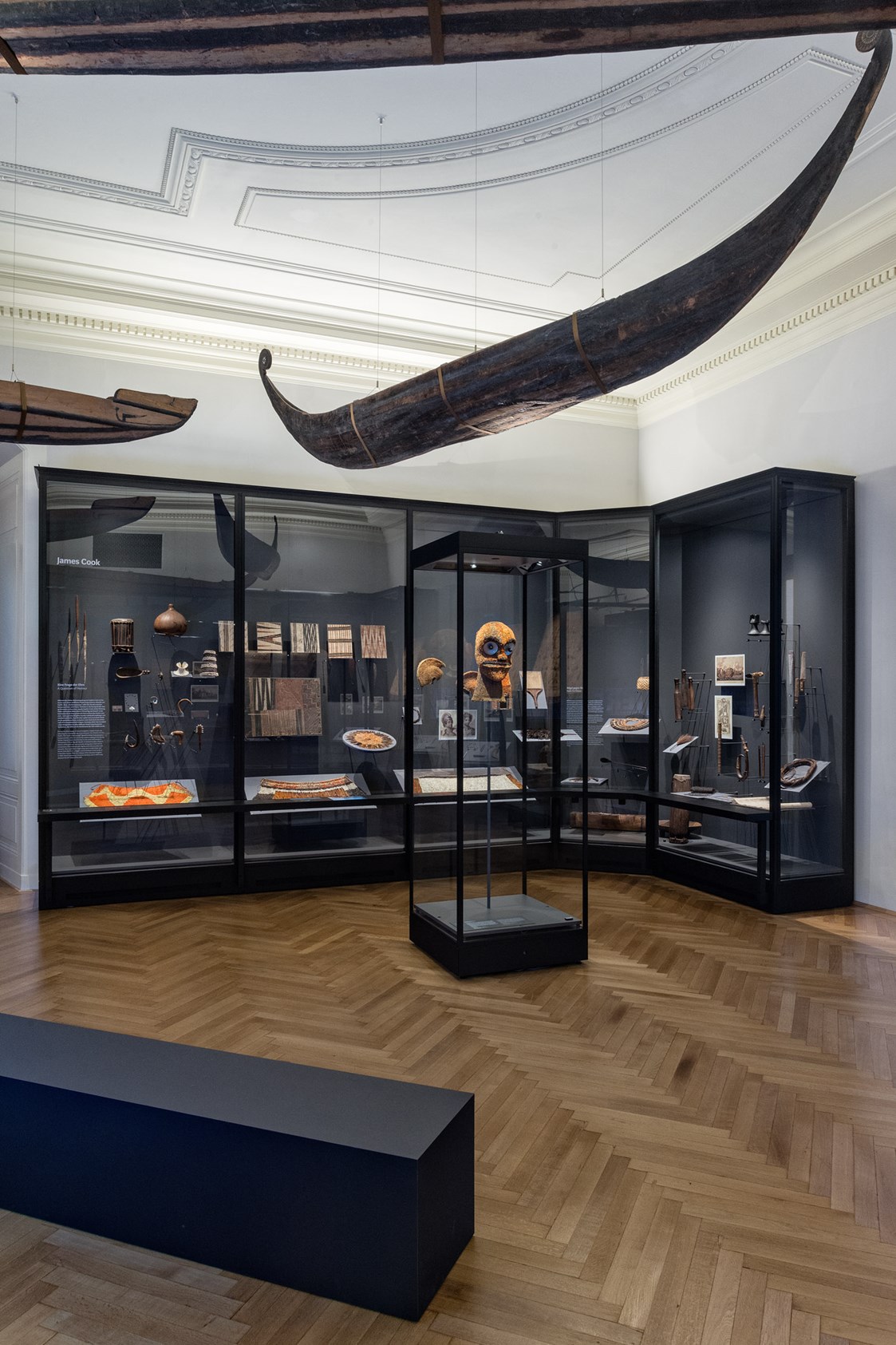 Ausflugsziel: Saalansicht: 
Südsee: Begegnungen mit dem verlorenen Paradies  - Weltmuseum Wien