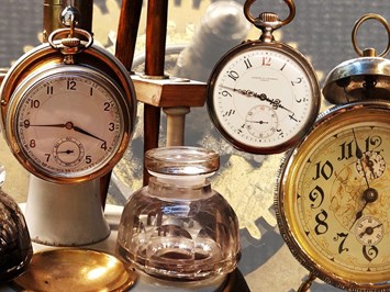 Museum Benediktinerstift Marienberg Highlights beim Ausflugsziel Alles hat seine Zeit - Uhren im Kloster Marienberg