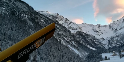 Voyage avec des enfants - Ardez - Besucherzentrum naturatrafoi des Nationalparks Stilfserjoch im Winter - Nationalparkhaus naturatrafoi