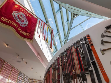 Ausflugsziel: Eingang unter der Glas-Pyramide - Feuerwehr Museum