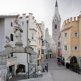 Ausflugsziel: Adlerbrückengasse mit Pharmaziemuseum - Pharmaziemuseum Brixen