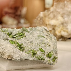 Ausflugsziel: Titanit auf Periklin - Mineralienmuseum Kirchler