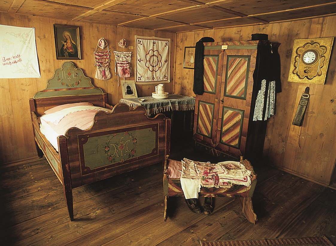 Ausflugsziel: Ein Zimmer (Kammer) aus früheren Zeiten - Museum Steinegg