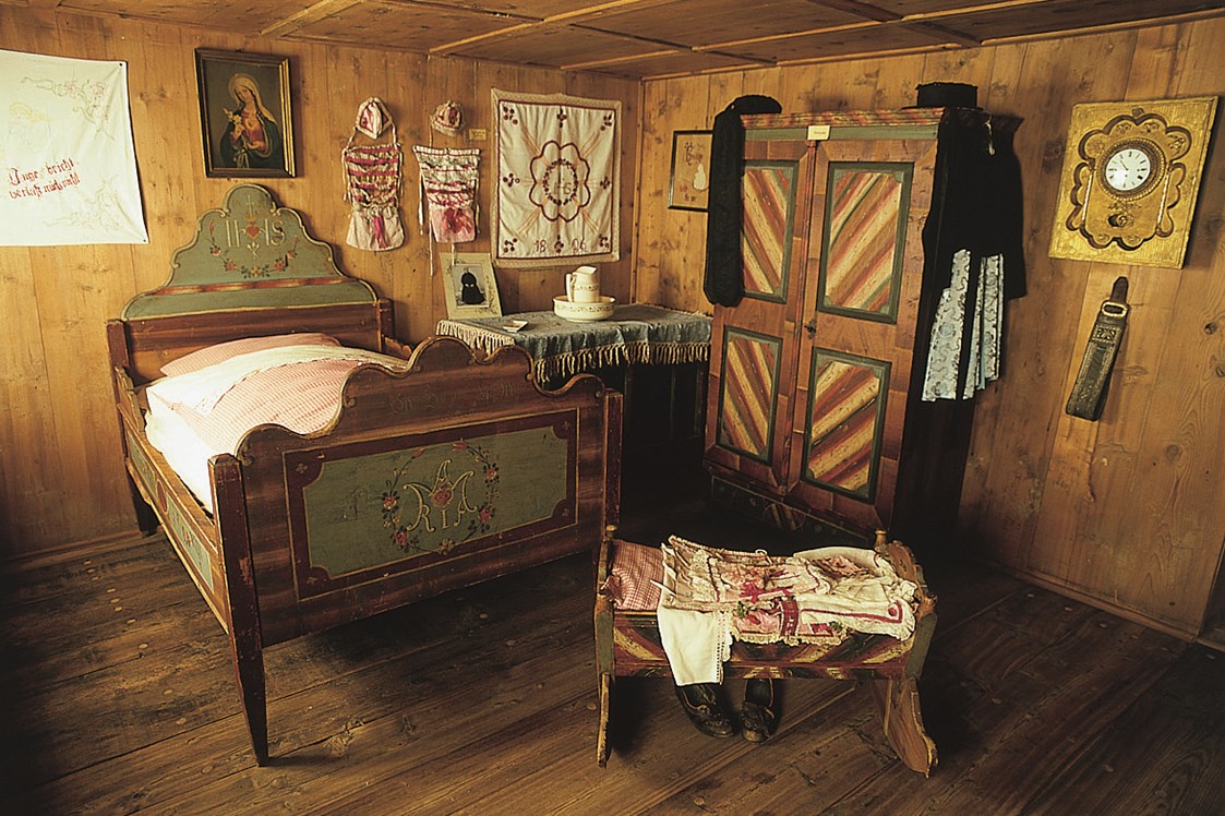Ausflugsziel: Ein Zimmer (Kammer) aus früheren Zeiten - Museum Steinegg