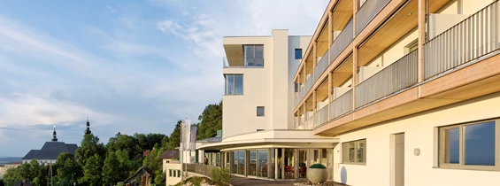 Ausflugsziel: SPES Hotel Aussenansicht (c)Walter Eberhofer - Dunkelgenussraum im SPES Hotel
