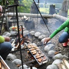 Ausflugsziel: Grillen über dem Lagerfeuer - Abenteuer Management - Naturerlebnis pur