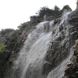Ausflugsziel: Der Wasserfall in Kreuzstein - eine erfrischende Abkühlung für Jung und Alt! (c) TVB Mondsee - Irrsee - Über den Wasserfallweg zur Eisenauer Alm
