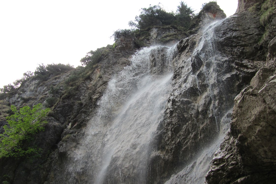 Ausflugsziel: Der Wasserfall in Kreuzstein - eine erfrischende Abkühlung für Jung und Alt! (c) TVB Mondsee - Irrsee - Über den Wasserfallweg zur Eisenauer Alm