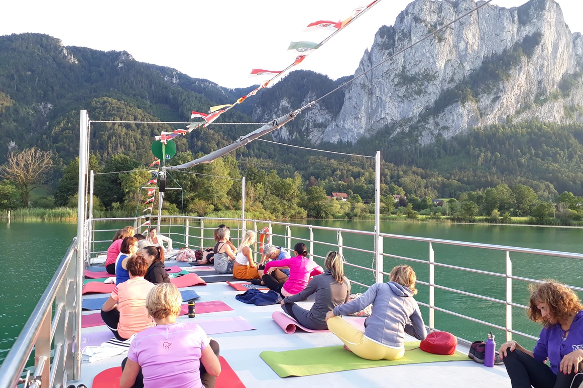 Ausflugsziel: Yoga am Eventschiff "Herzog Odilo" - Mondsee Schifffahrt Hemetsberger