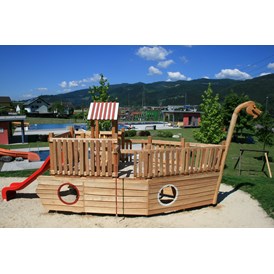 Ausflugsziel: Unser Spielplatz mit dem neuen Piratenschiff - ideal für unsere kleinen Gäste - Freibad Mitterdorf