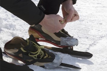 Ausflugsziel: Eislaufen am Tartscher Bühel: Ausleih vorhanden für Klein und Groß. - Natureislaufplatz am Tartscher Bühel