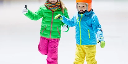 Reis met kinderen - Obereggen Obereggen - Symbolbild für Ausflugsziel Eislaufplatz Thermenplatz. Keine korrekte oder ähnlich Darstellung! - Eislaufplatz Thermenplatz