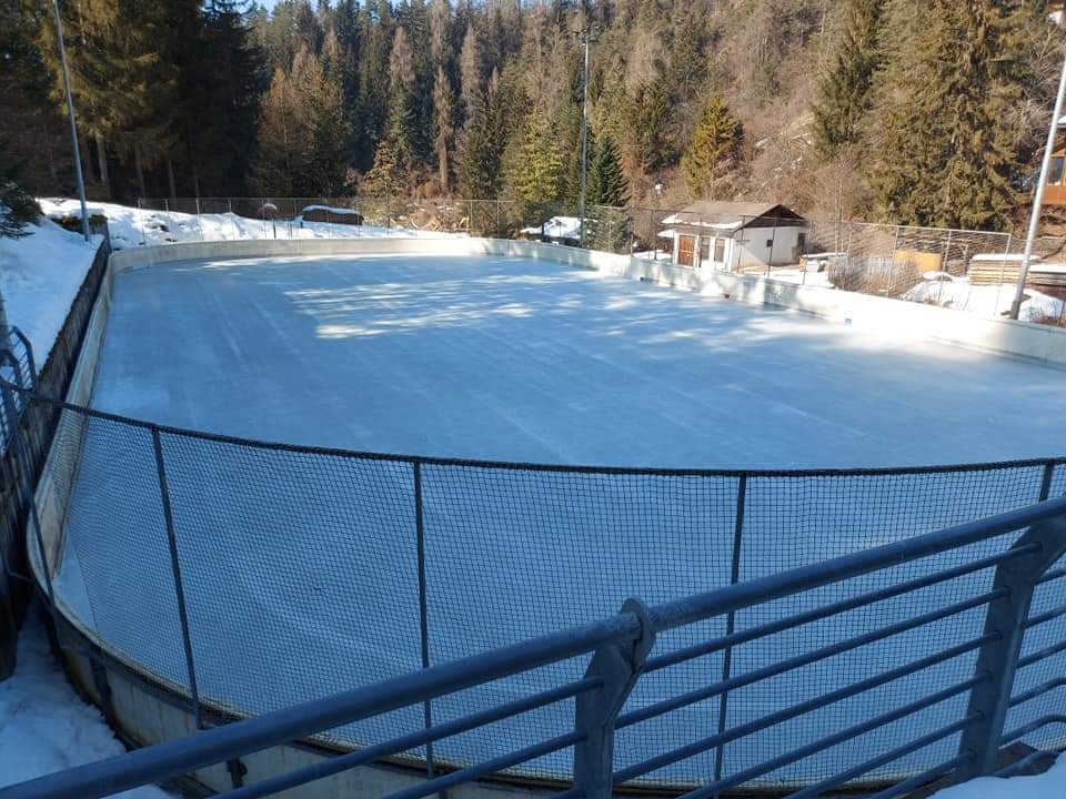 Ausflugsziel: Eislaufplatz Kantun in Tiers am Rosengarten