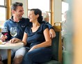 Ausflugsziel: Genießen Sie regionale Weine im Heurigenwaggon - Bahnerlebnis Reblaus Express