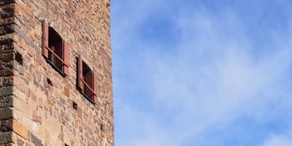 Trip with children - Völs am Schlern - Symbolbild für Ausflugsziel Burg Hocheppan (Trentino-Südtirol). - Burg Hocheppan