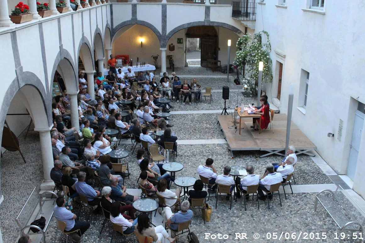 Ausflugsziel: Der Innenhof der Schlandersburg - Schlandersburg