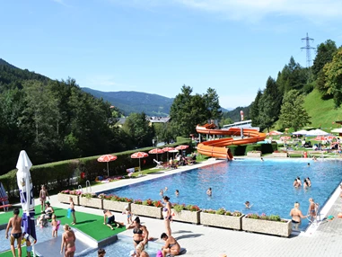 Ausflugsziel: Gesamtansciht Schwimmbad - Freibad Steinach a. Br.