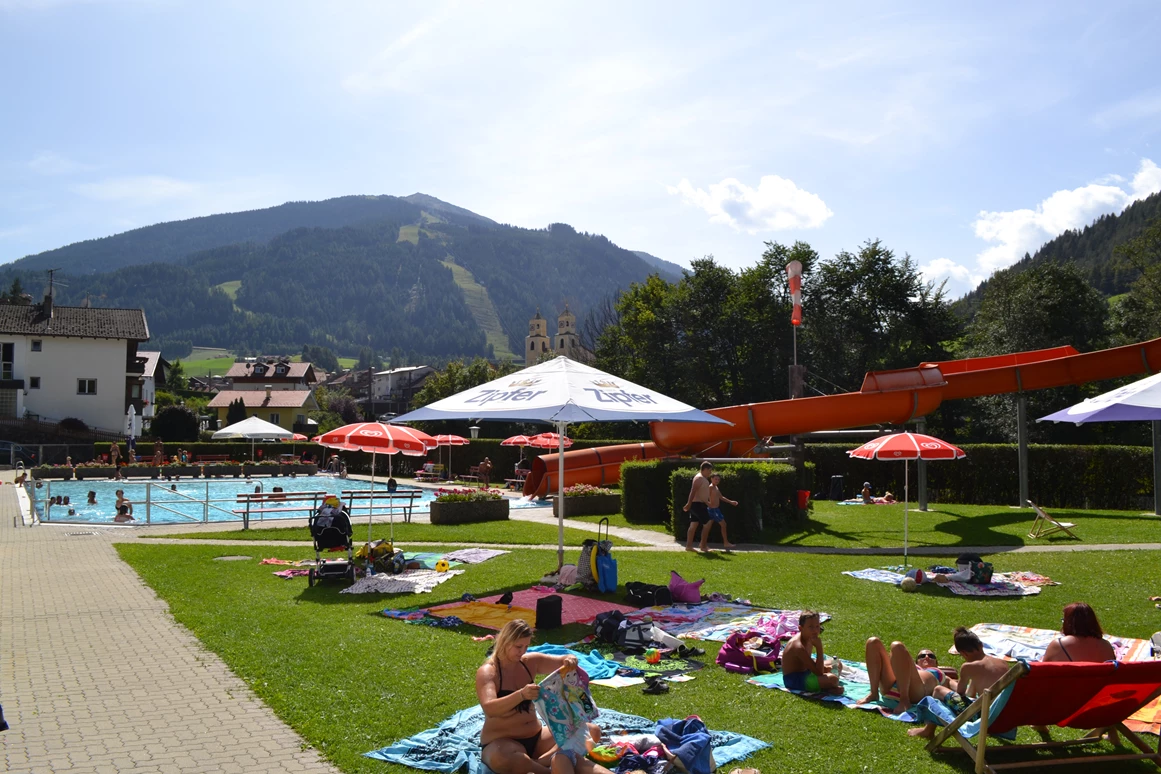 Ausflugsziel: Kinder-Becken mit Rutsche - Freibad Steinach a. Br.