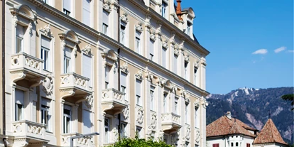 Reis met kinderen - Witterung: Bewölkt - Dorf Tirol - Sandplatz und Postbrücke