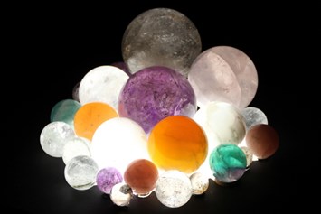 Ausflugsziel: Sonderausstellung Kristalle im Rampenlicht - Felsenmuseum Bernstein