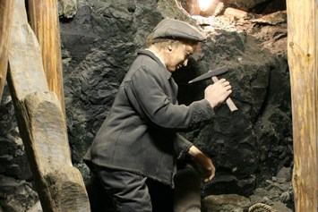 Ausflugsziel: Schaubergwerk - Felsenmuseum Bernstein